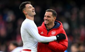 cédric soares aceita reduzir salário para ser o novo reforço do flamengo 