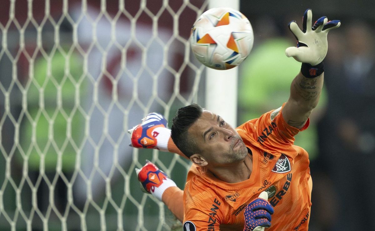 fábio, do fluminense, está atrás apenas de ceni, dida e diego alves como maior pegador de pênalti brasileiro