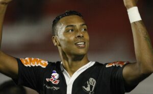 elton revela o que acha sobre vegetti e aponta centroavante como ídolo do vasco