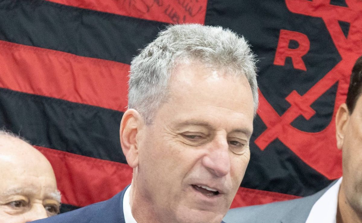 landim aceita vender lateral e flamengo corre para buscar substituto antes de liberar