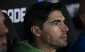 abel justifica ausências de felipe anderson e estêvão no time titular do palmeiras