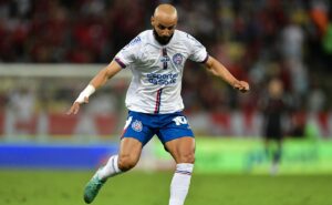 thaciano brilha com a lei do ex e deixa a torcida do grêmio furiosa: "foi um fiasco"