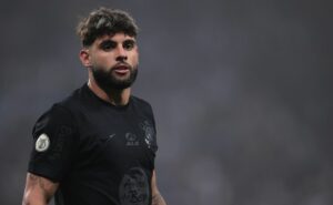 proposta por yuri alberto agrada corinthians e venda de atacante pode acontecer