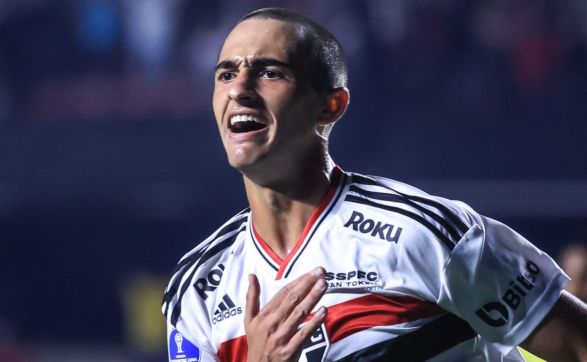 rodriguinho segue esperando por chance no são paulo; meia foi 'ultrapassado' por destaques de cotia