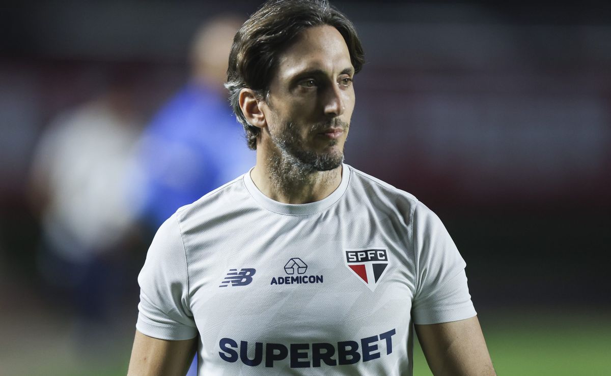 perseguição? zubeldía leva punição para duelo contra palmeiras e diretor do são paulo solta o verbo