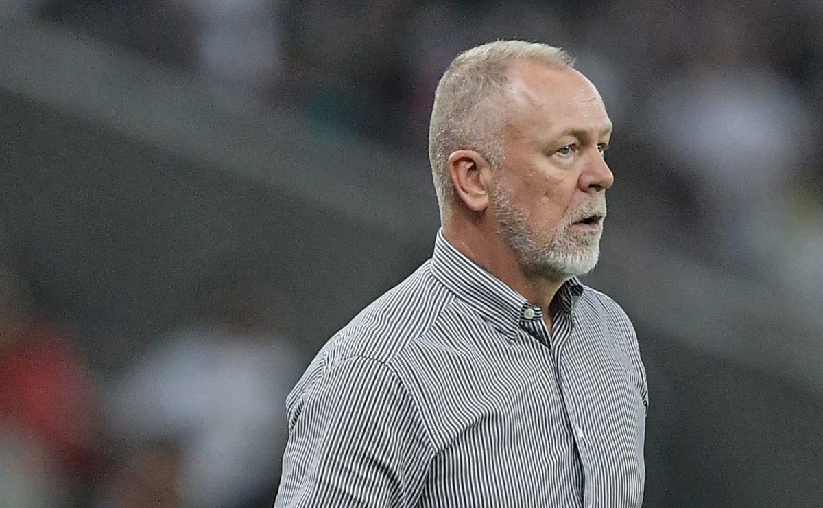 mano menezes ganha reforço no ataque e define escalação do fluminense para enfrentar o atlético mg