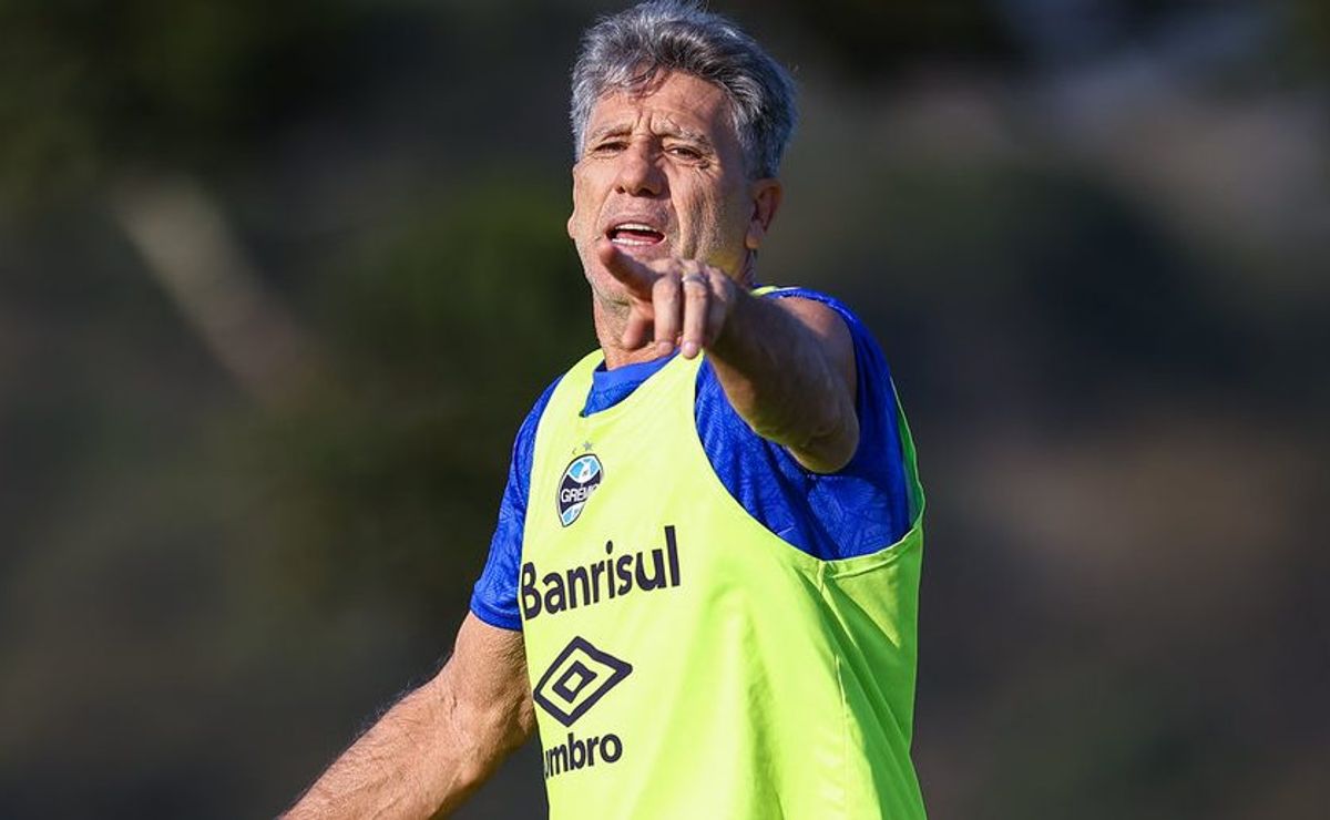 renato gaúcho rebate críticas sobre mudanças no grêmio com ironia e revelação de problema