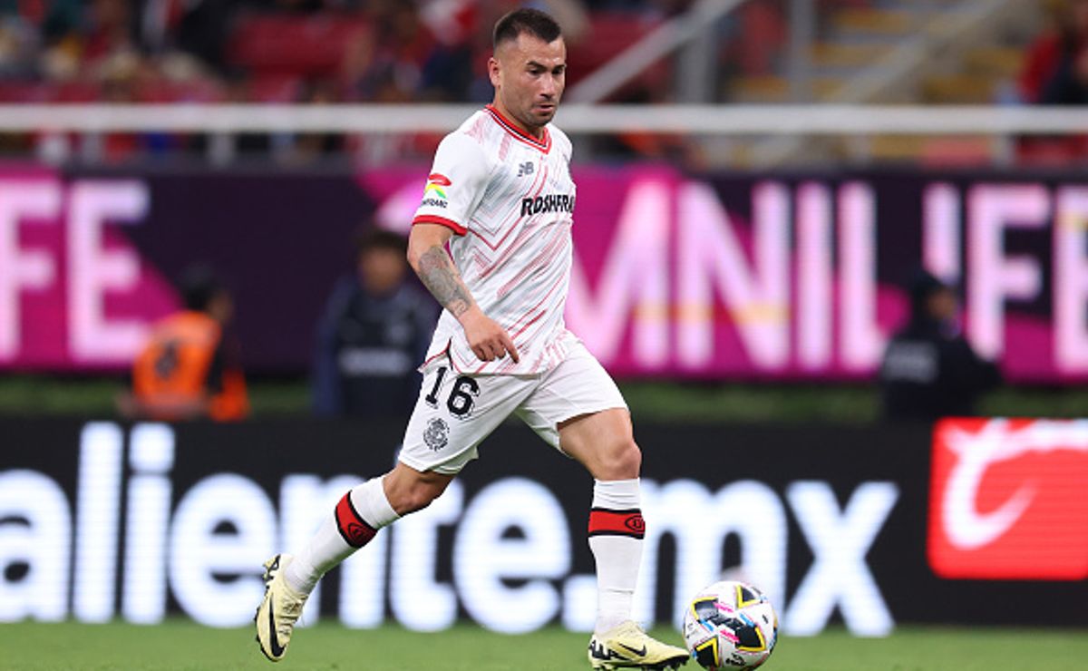 vasco age rápido no mercado e pedrinho acerta contratação de atacante chileno