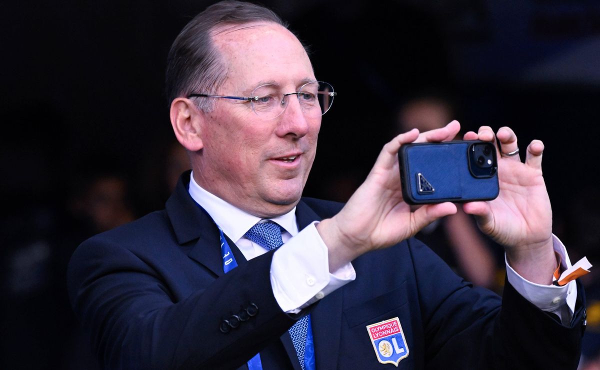 botafogo de john textor ganha força para fechar com reforço buscado pelo internacional