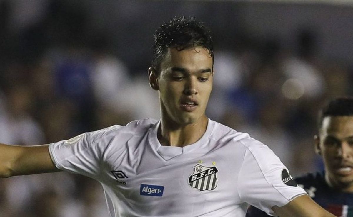 felipe aguilar é oferecido ao vasco e pedrinho analisa contratação do zagueiro