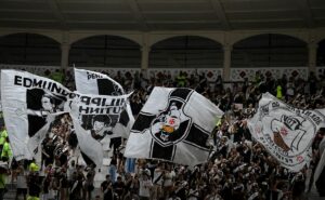 vasco: torcida pressiona diretoria por reforços na defesa