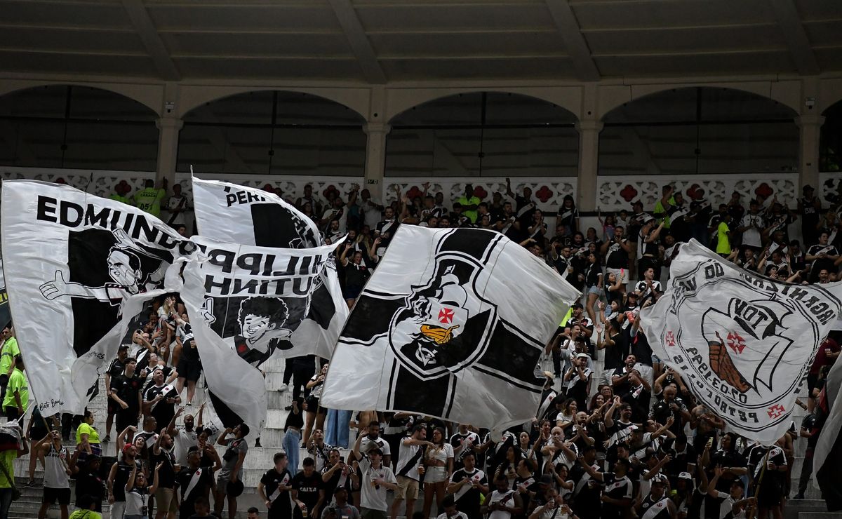 vasco: torcida pressiona diretoria por reforços na defesa
