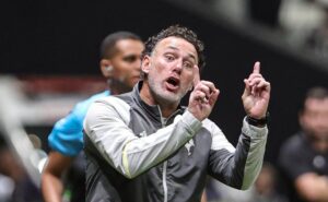 milito diz que as trocas do atlético mg foram devido ao cansaço dos jogadores: “não perder o frescor”