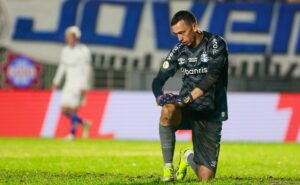 marchesín está fora de jogo do grêmio pelo brasileirão e renato é criticado