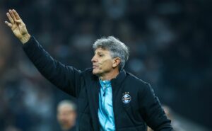 salário de r$ 2,5 milhões: atacante não vai jogar mais no grêmio de renato