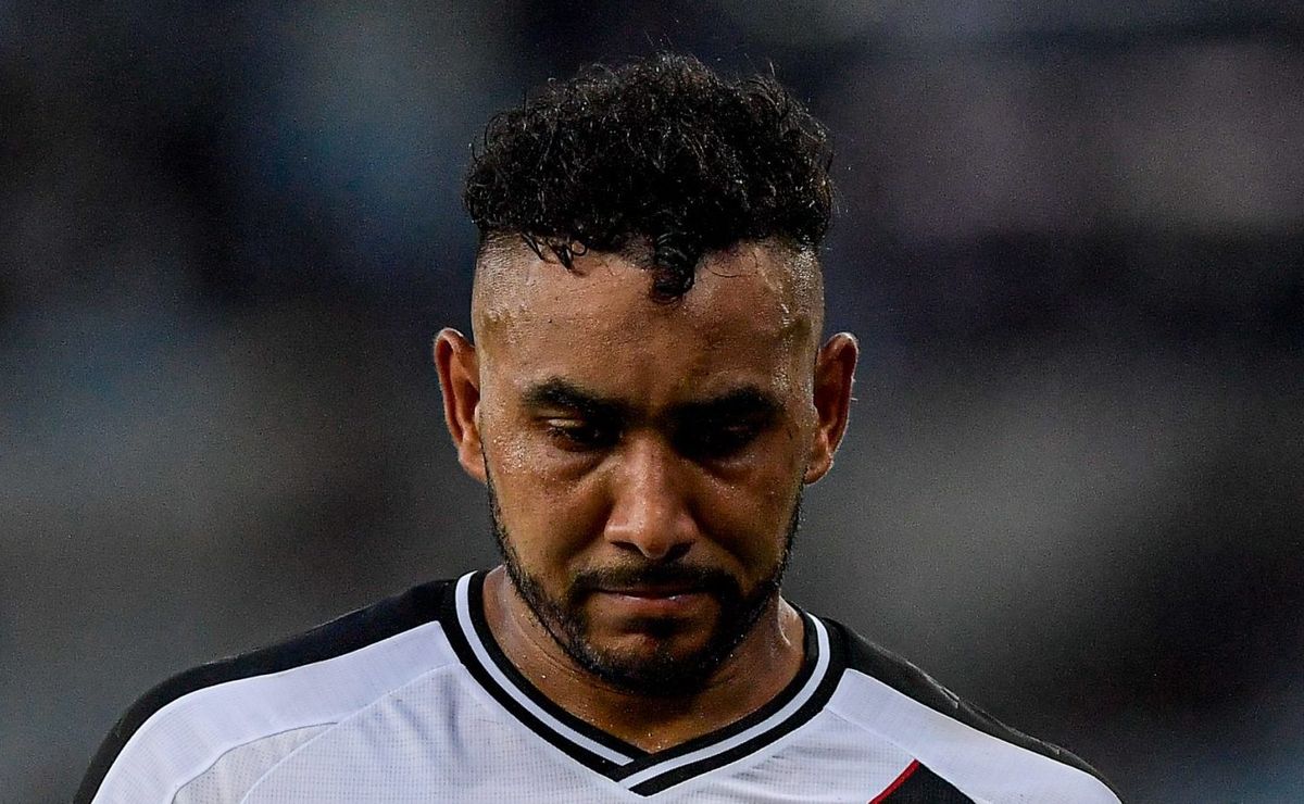 após ser vaiado, payet não se abate e foca para seguir brilhando com a camisa do vasco