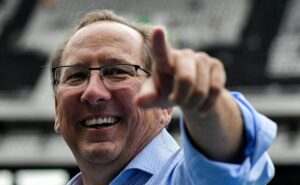 r$ 481 milhões: john textor faz contato com pedrinho no vasco e quer contratar rayan