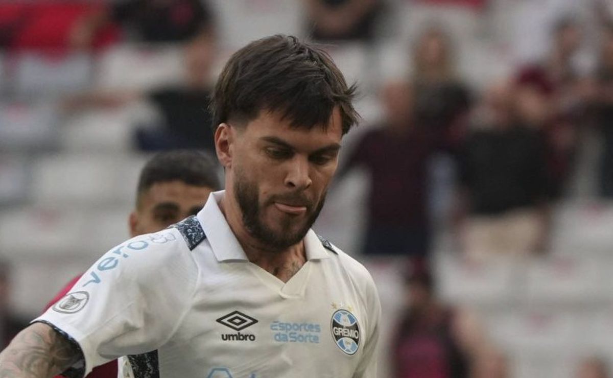 nathan pescador convence renato gaúcho e grêmio decide pela permanência do meia