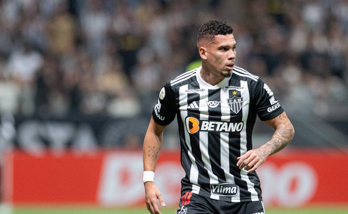 paulinho critica o gramado da arena mrv após empate do atlético mg: "melhorou nada"