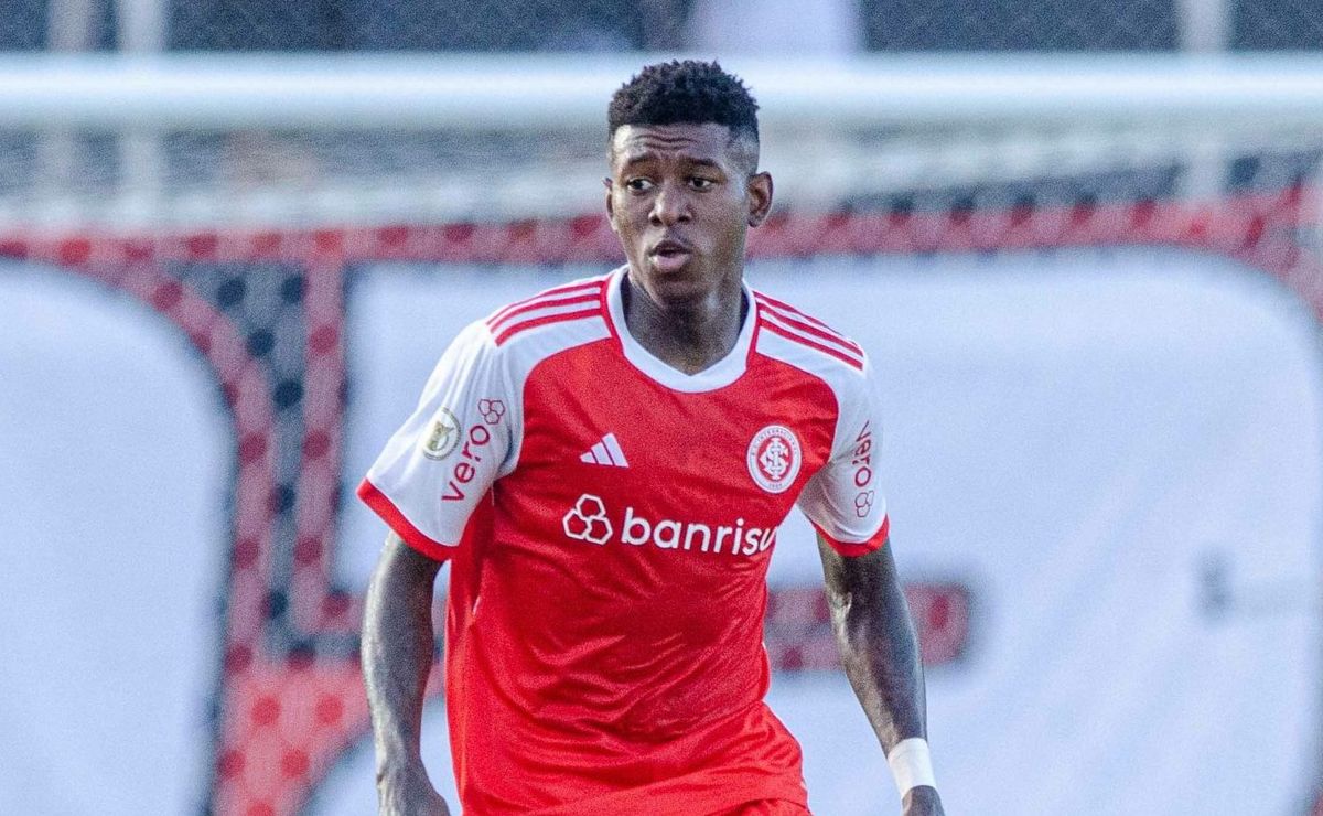 roger machado fala sobre futuro de vitão no internacional: “estará 100% no clube”