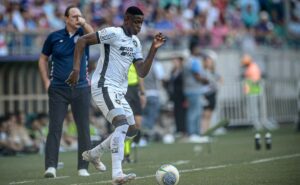 torcida do botafogo critica escolhas de artur jorge: igor jesus e tiquinho são alvo de reclamações