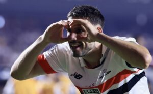 são paulo domina, vence nacional e chega às quartas da libertadores