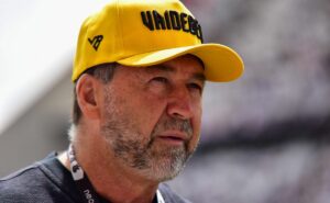 conselheiros entram com pedido por impeachment de augusto melo no corinthians; mário gobbi é a favor do movimento