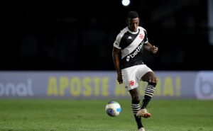 jornalista critica léo após jogo contra criciúma, "vasco ainda é prejudicado por erros dele"