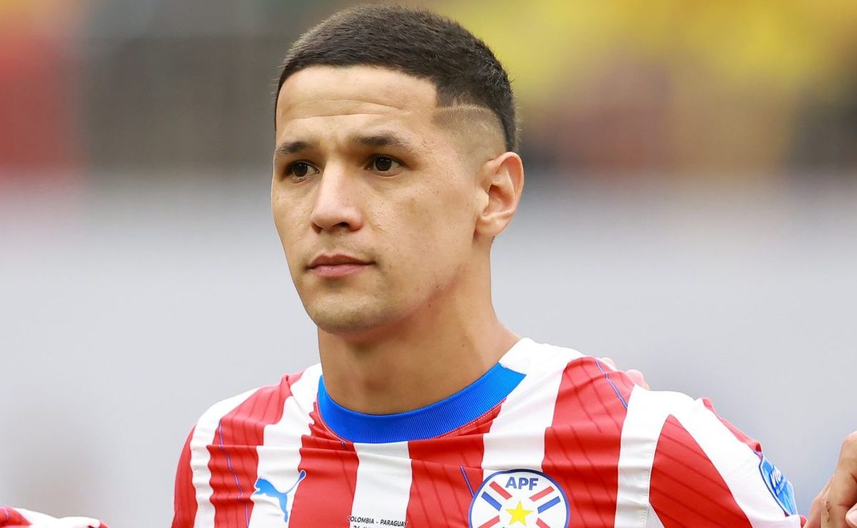 vai ter chapéu? fluminense entra na briga com o corinthians por alex arce, da ldu