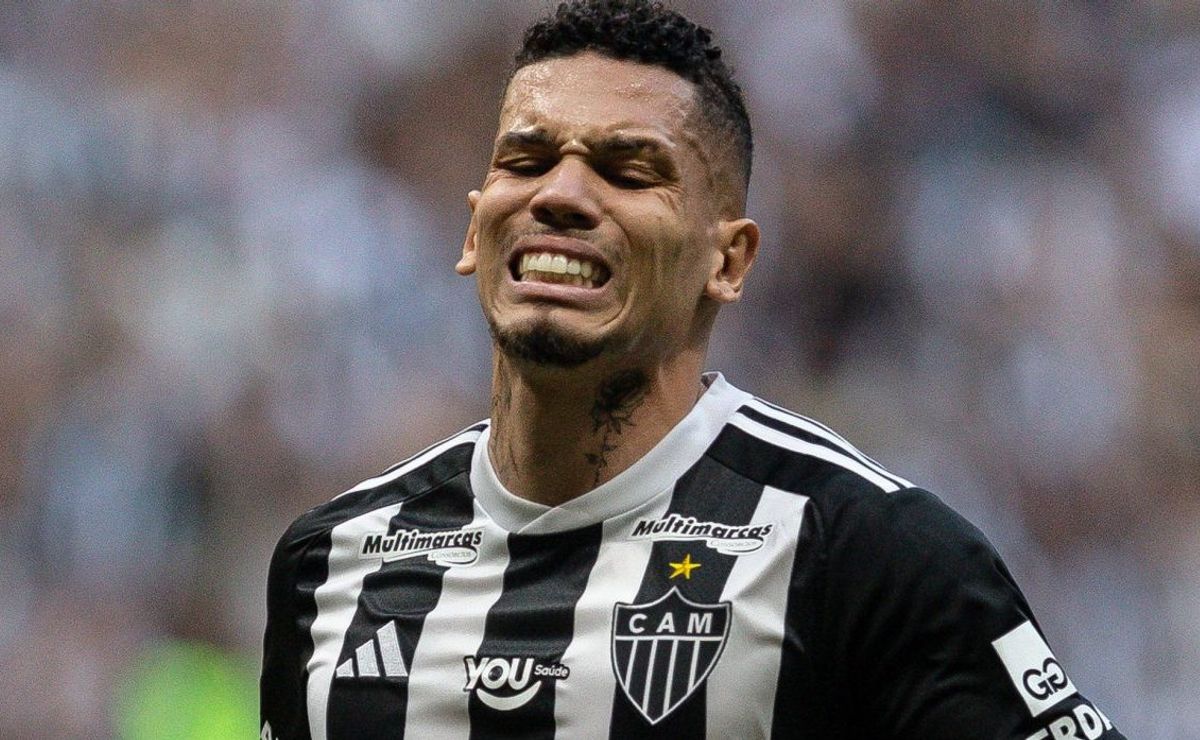paulinho critica arena mrv e torcida do cruzeiro não perdoa: ”não sabem administrar um estádio”