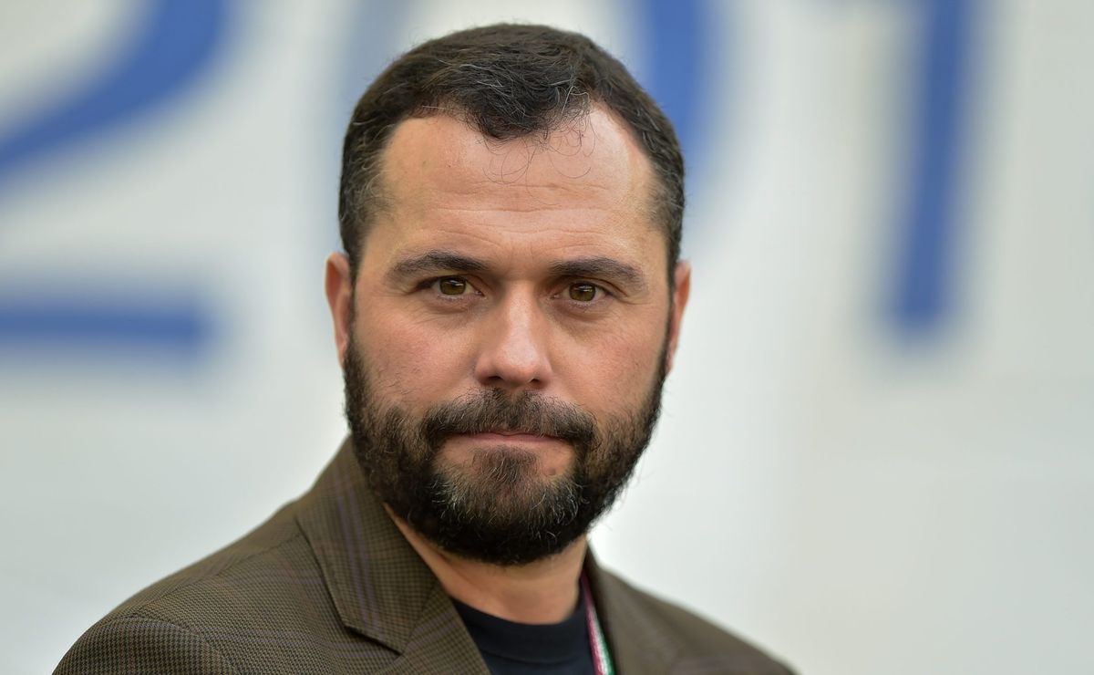 presidente do fluminense, mário bittencourt, defende do flamengo na coletiva