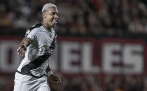 vasco empata com criciúma em partida marcada por golaço de david; confira as notas