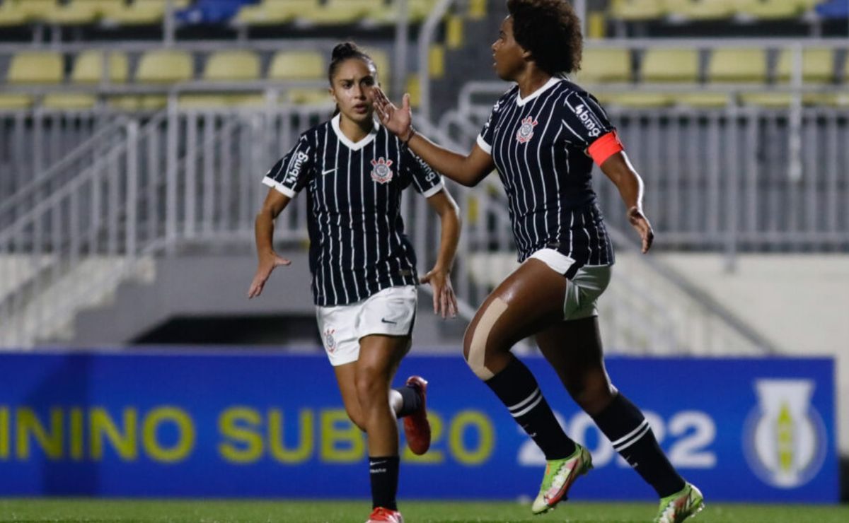 corinthians feminino: técnico lucas piccinato faz mudanças no time e abre espaço para a base