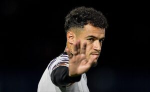 coutinho e +12 do vasco fazem post em defesa de léo pelé: "atitude oportunista"