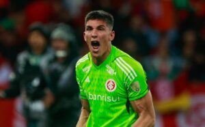 internacional pode perder rochet e mais dois destaques para jogo contra o fortaleza; data fifa é 'problema'