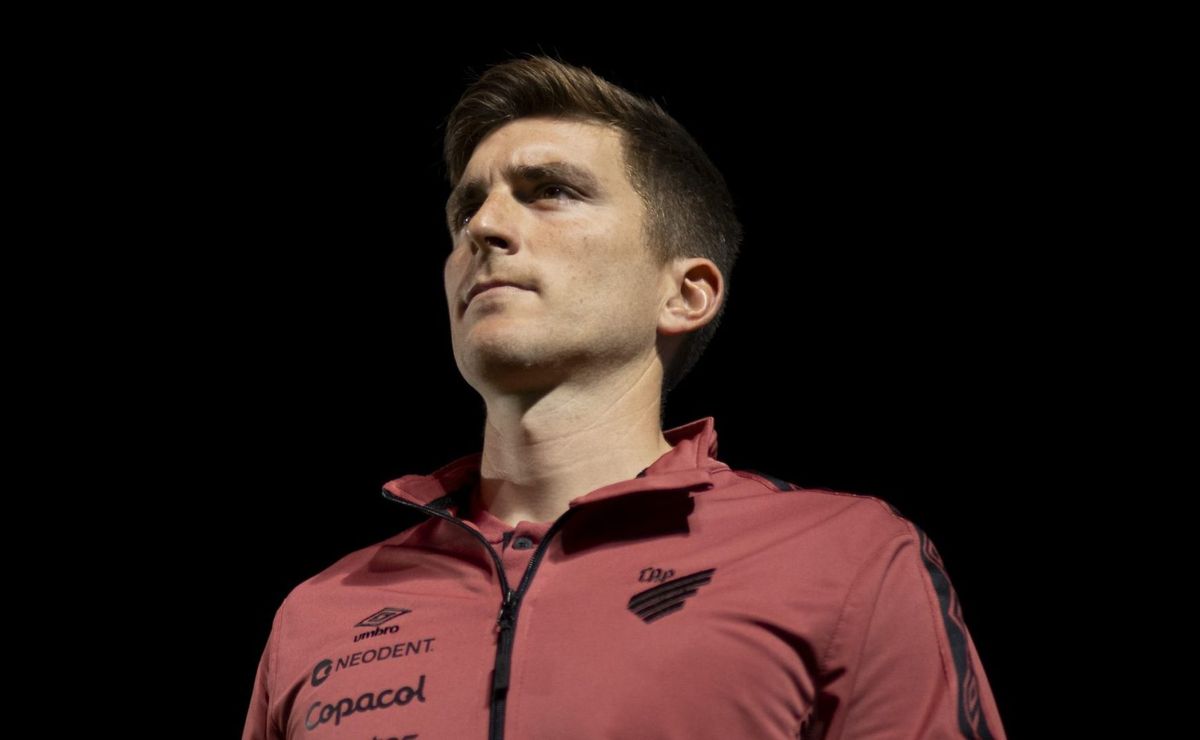 martín varini, treinador do athletico pr, faz análise de confronto com vasco: "vamos em busca da classificação"