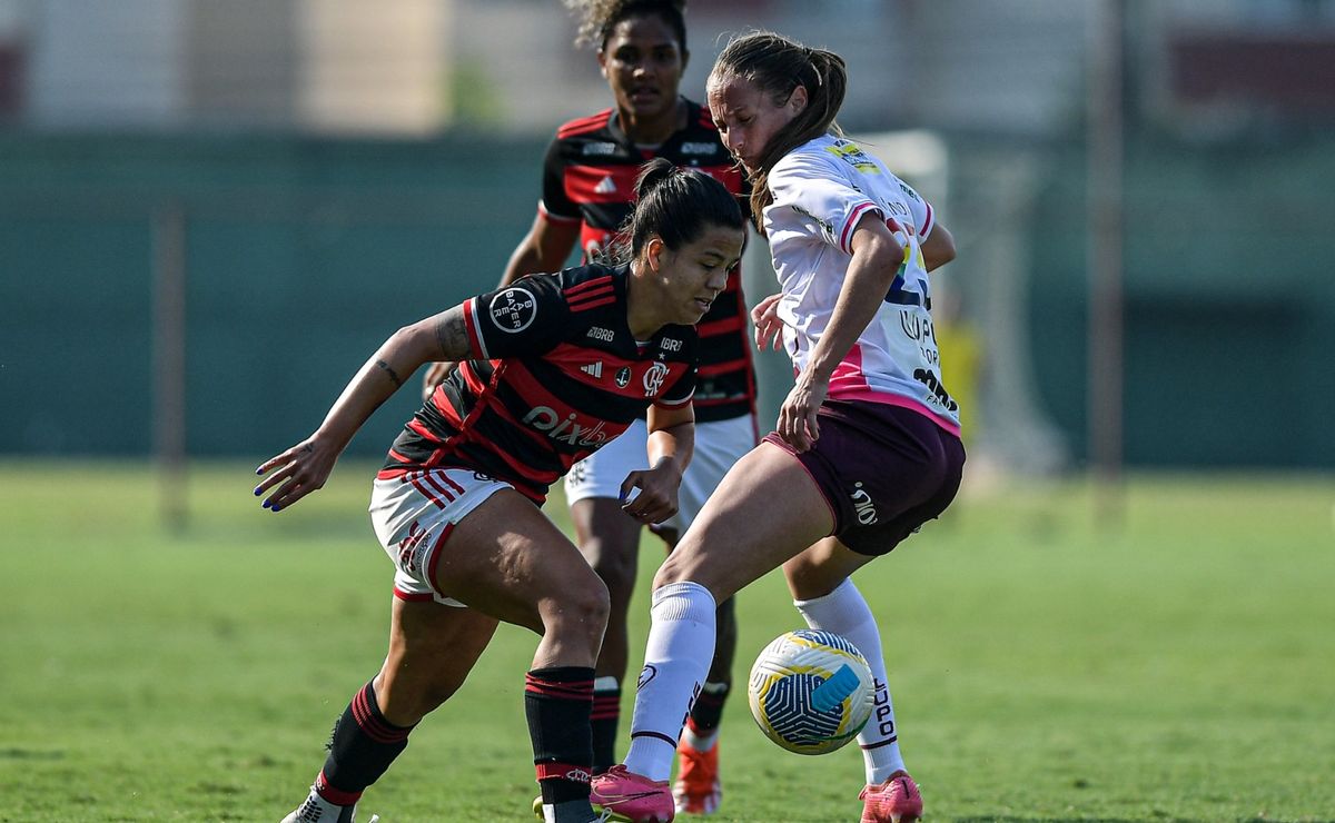 campeonato brasileiro feminino encerra primeira fase com goleadas e virada do corinthians