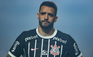 Ídolo do corinthians, renato augusto é desprezado pela torcida do fluminense: “aguentar esse zumbi“