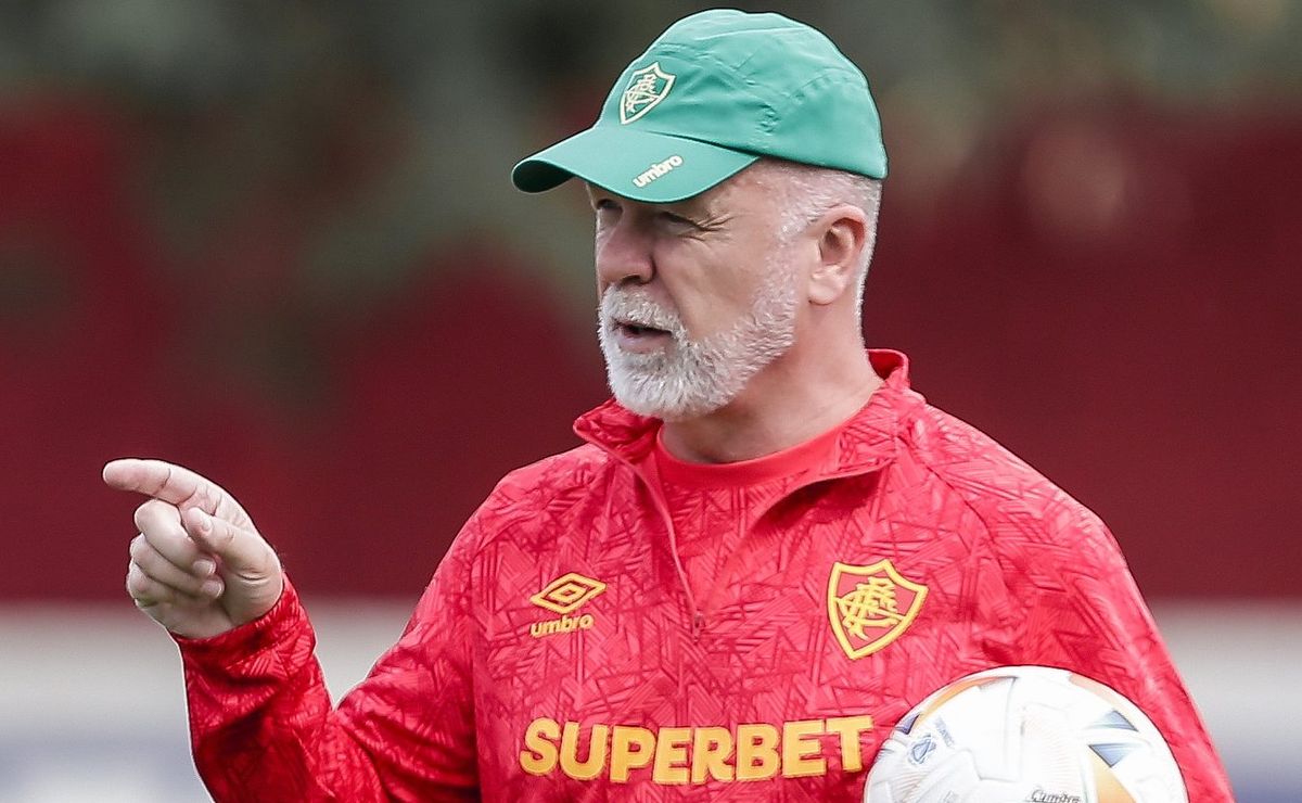 r$ 24,8 milhões: mano menezes libera e fluminense encaminha saída de atacante para o porto por