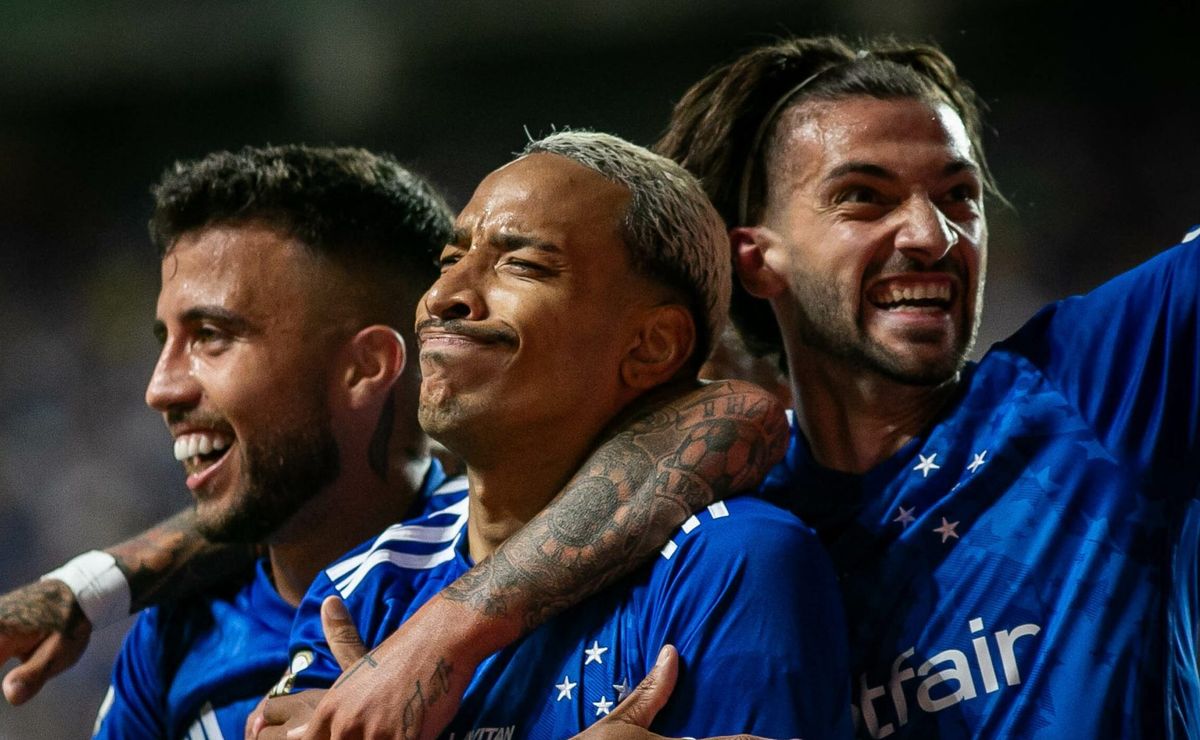 cruzeiro chega com oito mudanças no time titular em relação ao último clássico contra o atlético mg