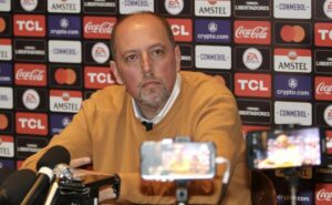 barcellos é pressionado para demitir magrão no inter, mas dois motivos mantém o ídolo no cargo