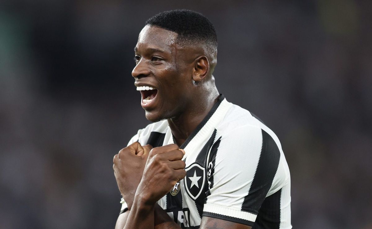luiz henrique iguala temporada mais artilheira da carreira pelo botafogo e tema repercute: “transbordando tristeza”