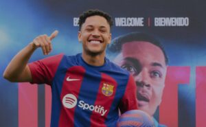 inter quer superar concorrência do corinthians e busca contratação de vitor roque