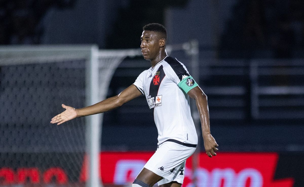 léo enfurece torcida do vasco no empate com o criciúma: "na conta dele"