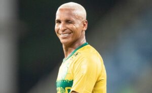 deyverson é surpreendido com recepção na chegada a bh para acertar com o atlético mg 