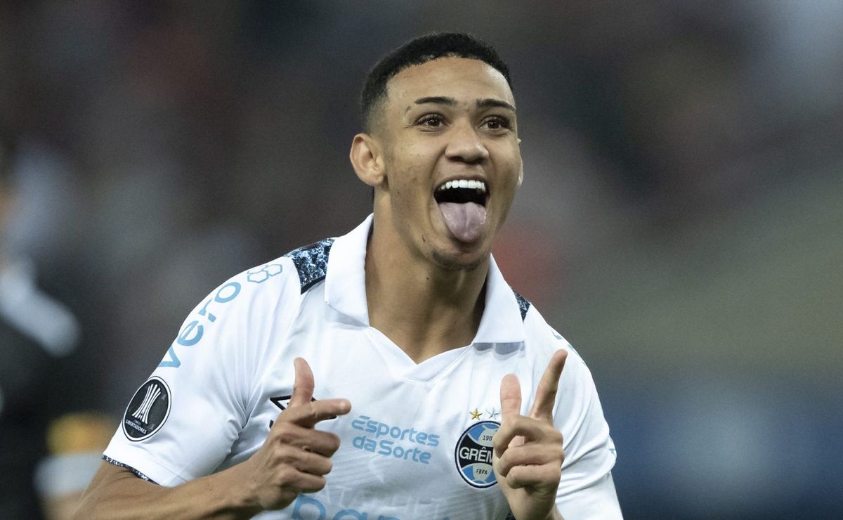 gustavo nunes se despede do grêmio na libertadores; confira os números do atacante