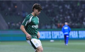giay comenta sobre adaptação no palmeiras e ao futebol brasileiro: "acontecendo durante as partidas"