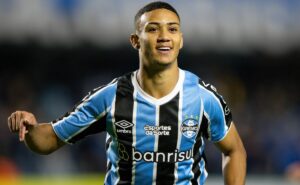 após vitória sobre fluminense, gustavo nunes comunica grêmio sobre sua saída e recusa arábia 