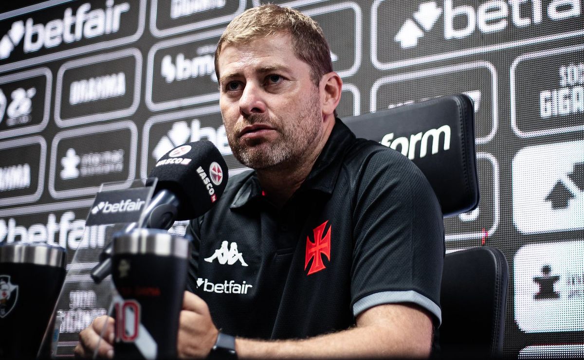 rafael paiva expõe cobrança no vestiário e revela que precisou assumir em vasco x athletico pr