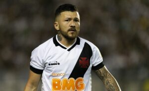santos procura atacante no mercado e rossi, do vasco, é oferecido; definição foi rápida 